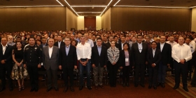 Invit&oacute; a los alcaldes electos a conducirse de manera correcta