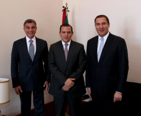 Tambi&eacute;n asisti&oacute; el jefe de la oficina del gobernador