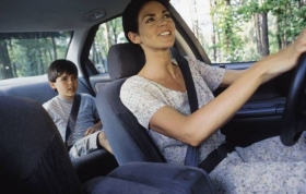 Los menores deber&aacute;n ser transportados en un sistema de retenci&oacute;n infantil.