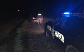 Los polic&iacute;as recuperaron un tractocami&oacute;n cargado con 28 toneladas de tequila