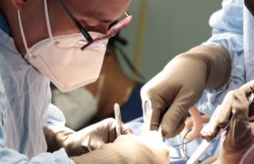 Impulsa ISSSTEP procedimientos quir&uacute;rgicos de vanguardia