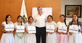 Obtuvieron una beca por su alto desempe&ntilde;o educativo