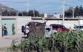Se aseguraron armas de fuego durante la incursi&oacute;n a la casa de seguridad.