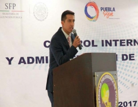 Capacitan a servidores p&uacute;blicos