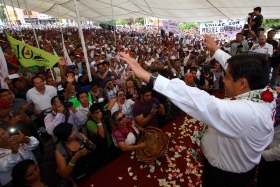 Preside en este municipio el acto de campa&ntilde;a con asistencia r&eacute;cord de 10 mil ciudadanos
