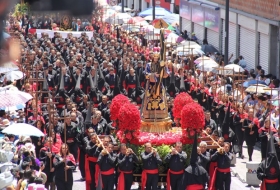M&aacute;s 150 mil personas participaron en la XXVI Procesi&oacute;n de Viernes Santo