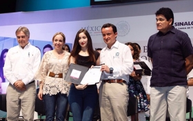 Mikel Arriola entreg&oacute; 200 mil n&uacute;meros de seguridad social a alumnos de bachillerato y universidades p&uacute;blicas