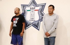 En Iz&uacute;car, detienen a dos presuntos cibernarcomenudistas
