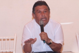C&aacute;rdenas da patadas de ahogado, dice