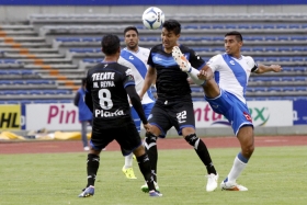 El Puebla salt&oacute; a la cancha con Campestrini en la porter&iacute;a.