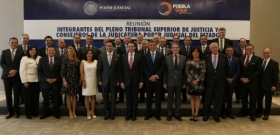 Subray&oacute; que el bienestar de la sociedad es el objetivo com&uacute;n entre los Poderes del estado