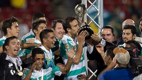 Santos, que se proclam&oacute; 'Campe&oacute;n de Campeones'.