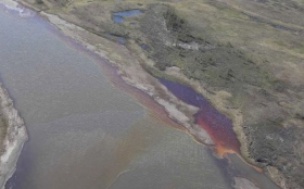 Toma a&eacute;rea del sitio del derrame de di&eacute;sel a las afueras de Norilsk