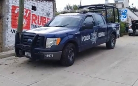 Agentes llegaron en m&aacute;s de treinta veh&iacute;culos 