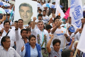 Tony Gali garantiz&oacute; abasto de agua para Ajalpan