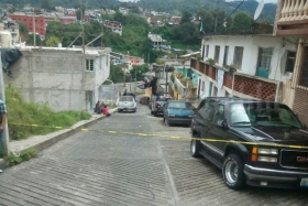 La zona fue acordonada mientras se realiz&oacute; el levantamiento de los cinco cuerpos 