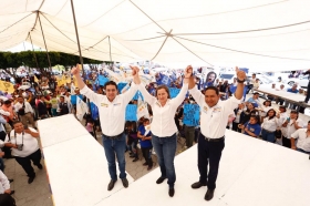 Exhort&oacute; a los presentes a cerrar filas y sumar esfuerzos,