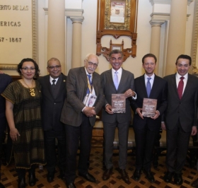 El mandatario estatal reconoci&oacute; a Pedro &Aacute;ngel Palou y destac&oacute; que con su nueva obra contribuye al acervo hist&oacute;rico de la naci&oacute;n