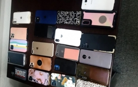 Buscan a due&ntilde;os de celulares tras robo masivo en festival musical en NL