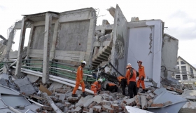 Terremoto y tsunami en Indonesia: Sube a 1.407 el n&uacute;mero de muertos