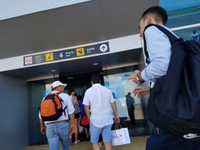 Todo lo anterior, sumado a la llegada de m&aacute;s de 500 mil viajeros anuales al Aeropuerto Internacional Hermanos Serd&aacute;n