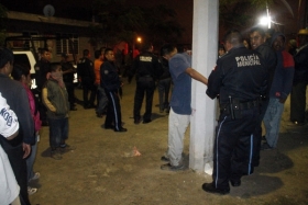 El sujeto fue rescatado por la polic&iacute;a municipal