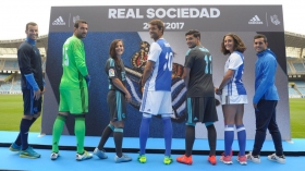 Carlos Vela seguir&aacute; en la Real Sociedad