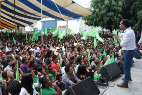 Solicit&oacute; a los asistentes su voto de confianza