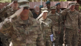 Personas transg&eacute;nero pueden enlistarse en las fuerzas armadas