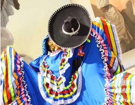 Diferentes grupos de danza folkl&oacute;rica