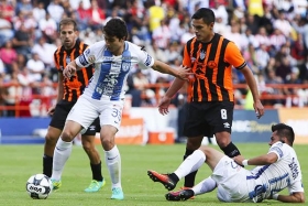 Pachuca gana y sigue como l&iacute;der general