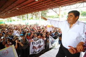 Integrar en su gobierno a mujeres y hombres que piensen en resolver la problem&aacute;tica del estado
