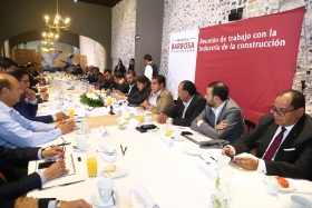 Ante los agremiados de la CMIC, ofreci&oacute; trato justo a los empresarios locales