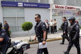 Al lugar arribaron elementos de la polic&iacute;a municipal de Puebla   