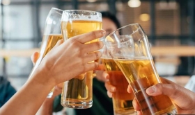 Cervecera ofrece chelas gratis si M&eacute;xico le gana a Brasil