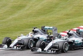 Checo P&eacute;rez t&eacute;rmino en el lugar 12 de la carrera
