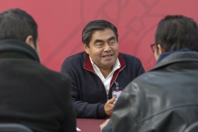 Samia Tejeda, quien estudiar&aacute; en el extranjero, se acerc&oacute; al gobernador para solicitar un apoyo