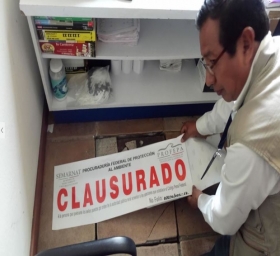 Clausuran gasolinera en Angel&oacute;polis 