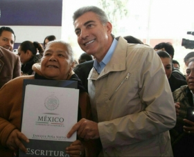 Este jueves entreg&oacute; 500 t&iacute;tulos de propiedad a los habitantes de la junta auxiliar de San Pablo Xochimehuac&aacute;n