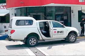 La polic&iacute;a recuper&oacute; una de las camionetas.