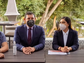 Se re&uacute;ne Alejandro Armenta con Claudia Rivera Vivanco