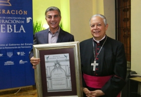 En el encuentro, el Ejecutivo reconoci&oacute; a los alumnos que integran la s&eacute;ptima generaci&oacute;n de la Escuela Taller de Capacitaci&oacute;n en Restauraci&oacute;n de Puebla 