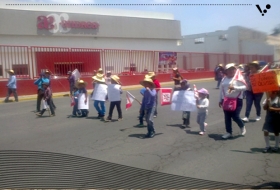 Manifestaci&oacute;n de la 28 de Octubre, se dirigen a Casa Aguayo