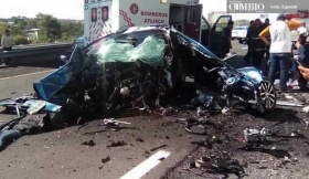 El auto qued&oacute; completamente destrozado 