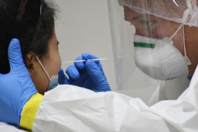 Mujer sufre lesi&oacute;n cerebral durante prueba #COVID19