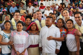 Particip&oacute; tambi&eacute;n en el foro agropecuario de la regi&oacute;n donde firm&oacute;, como testigo, el convenio entre productores de caf&eacute; y empresarios