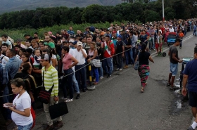 Un grupo de brasile&ntilde;os se manifest&oacute; en Pacaraima.