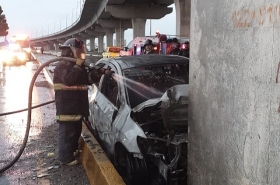 El accidente deriv&oacute; en el incendio del veh&iacute;culo particular,