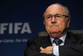 Pretenden suspender a Joseph Blatter por 90 d&iacute;as
