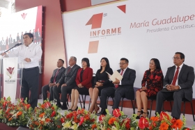  Pide a los gobernantes que se manejen con honestidad y cercan&iacute;a